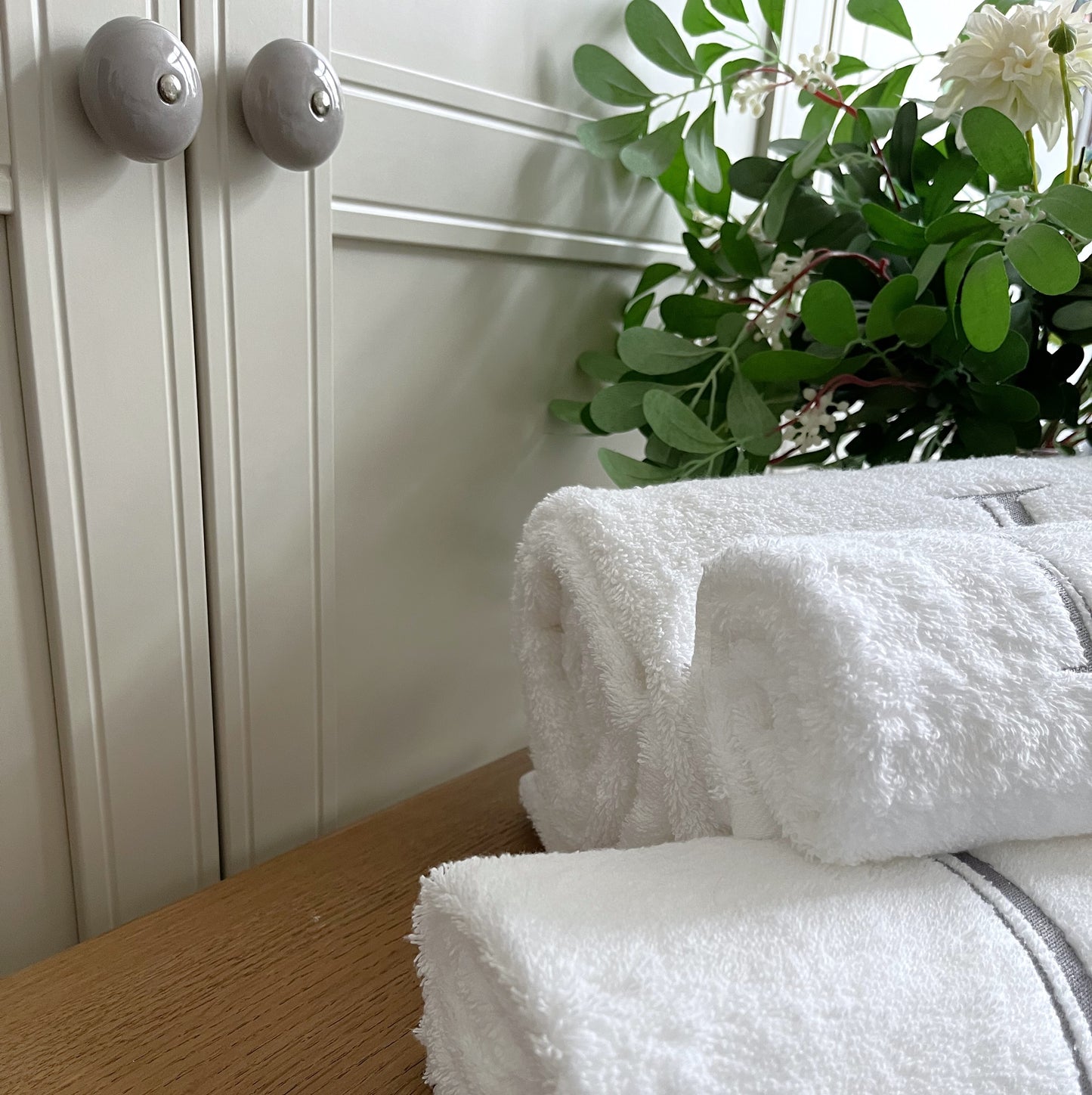 Juego de toallas blancas personalizadas para baño