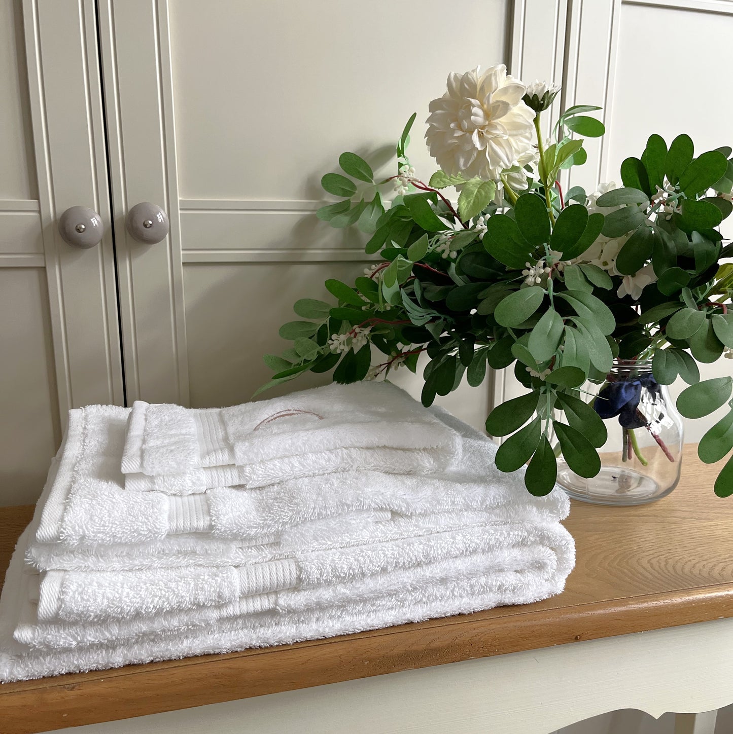 Juego de toallas blancas personalizadas para baño